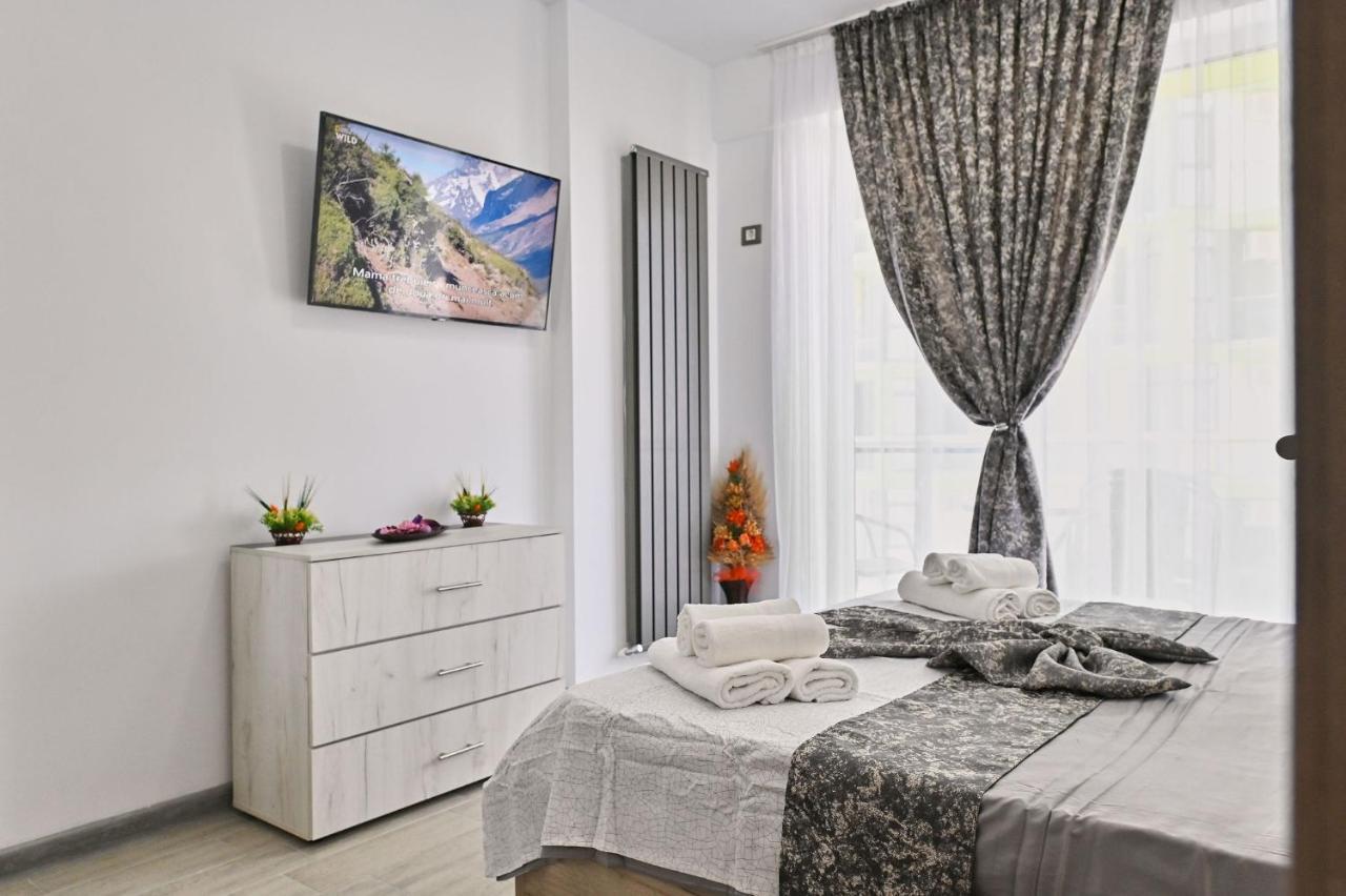 Moon Sea View Apartment - Spa N Pools Resort Мамая Екстериор снимка