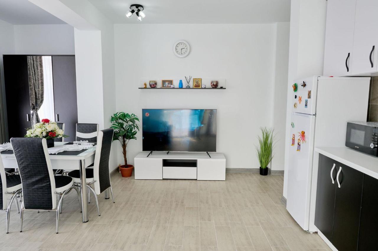 Moon Sea View Apartment - Spa N Pools Resort Мамая Екстериор снимка